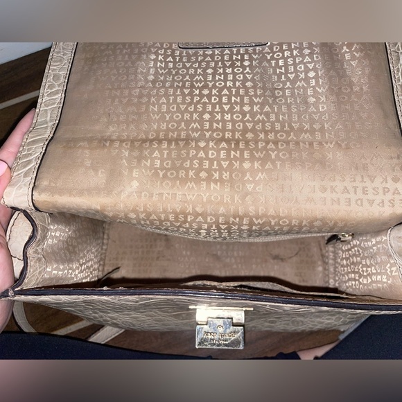 Kate Spade alligator purse in cream. - Picture 4 of 4